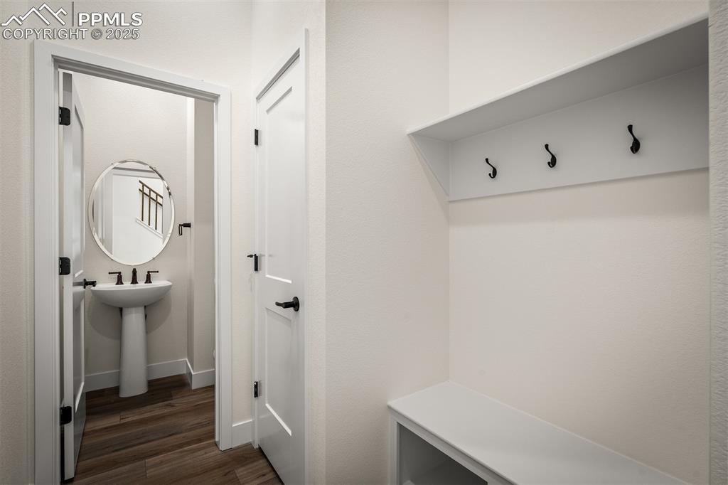 Image 17 of 39: Mud Room