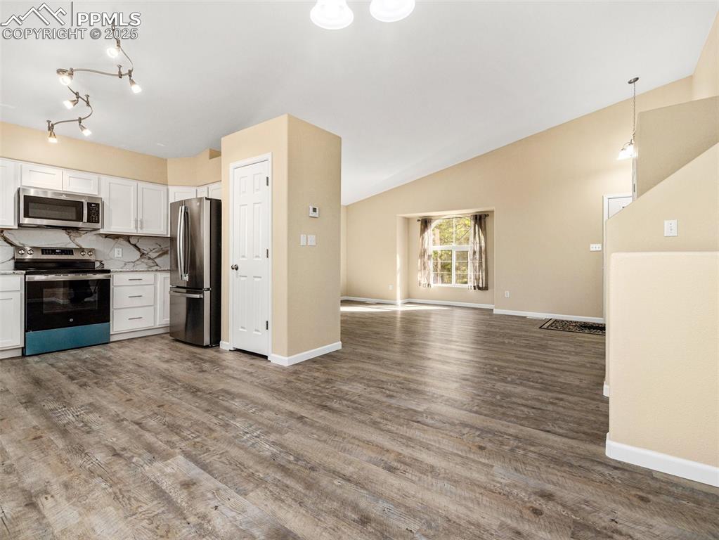 Image 10 of 37: Kitchen