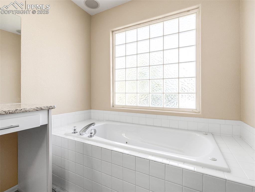 Image 22 of 37: Bathroom