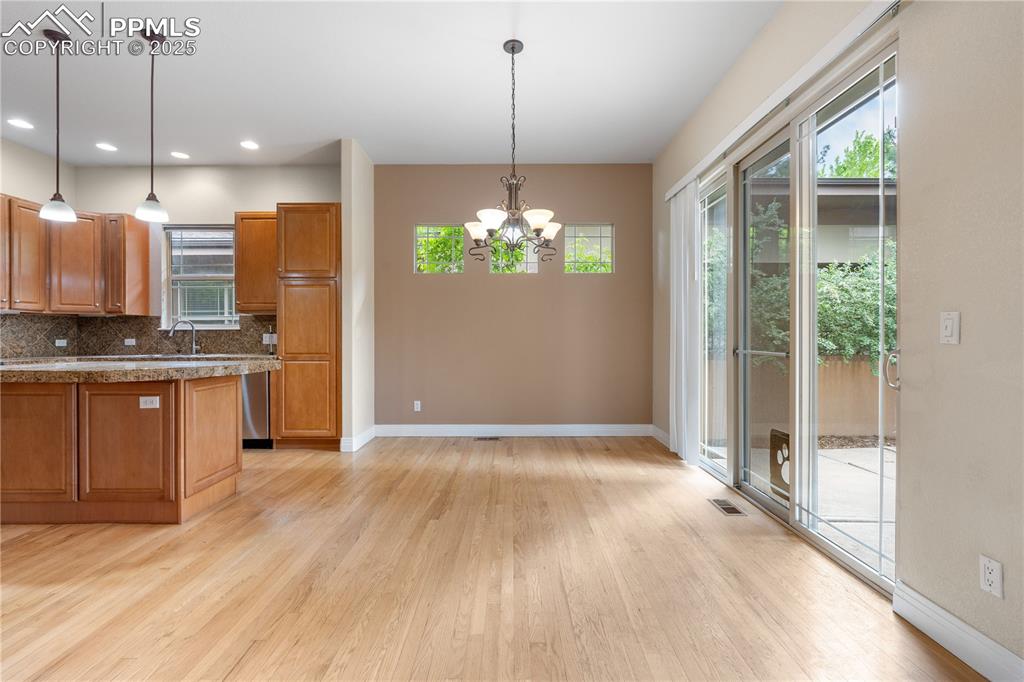 Image 11 of 47: Dining Room