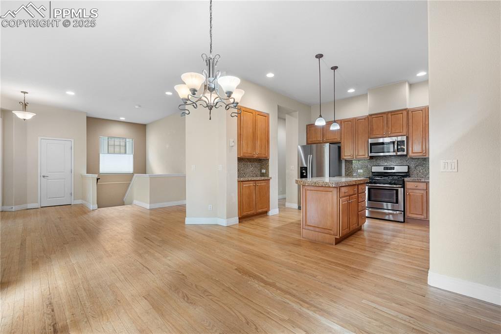 Image 15 of 47: Kitchen, foyer
