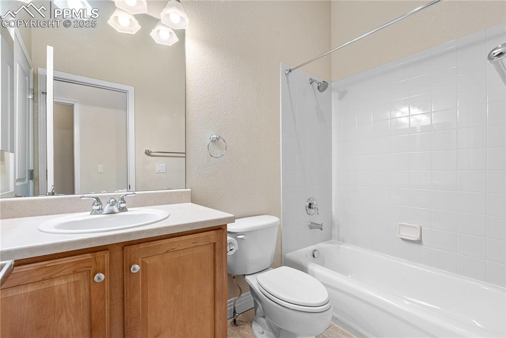 Image 29 of 47: Bathroom