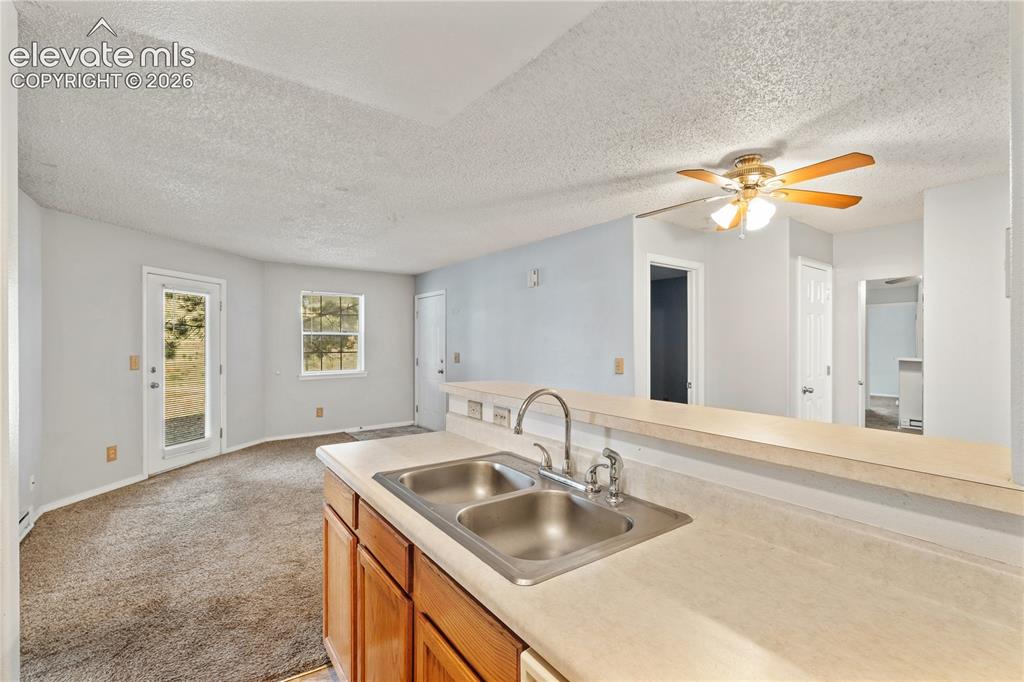 Image 7 of 15: Kitchen
