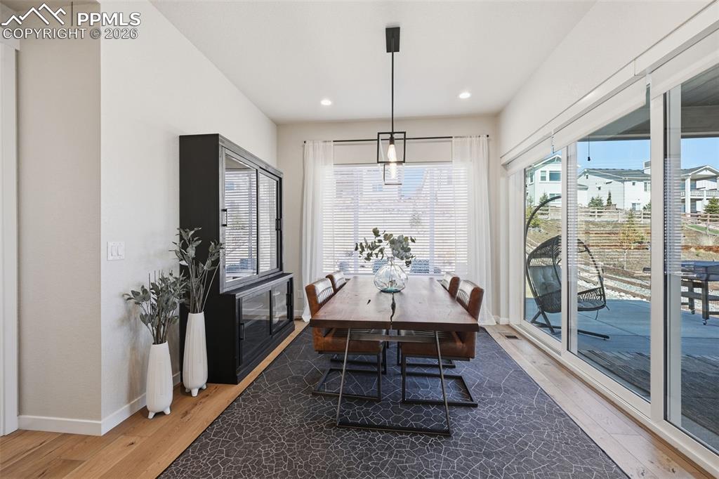 Image 16 of 46: Large dining/ nook off of the kitchen