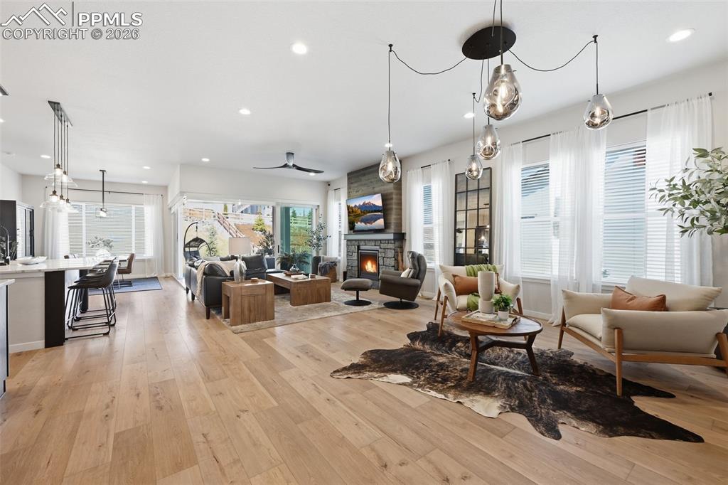 Image 7 of 46: Stunning open-concept floorplan