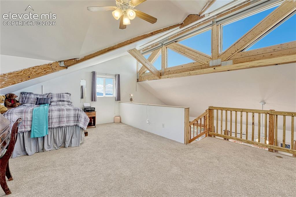 Image 18 of 50: Loft