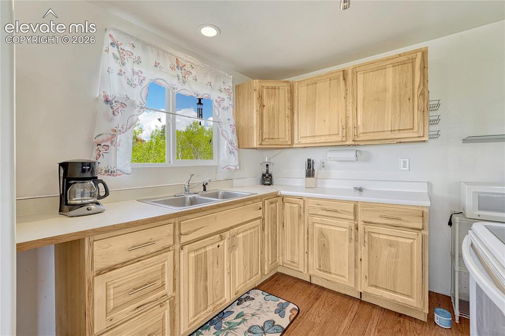 Image 9 of 50: Kitchen