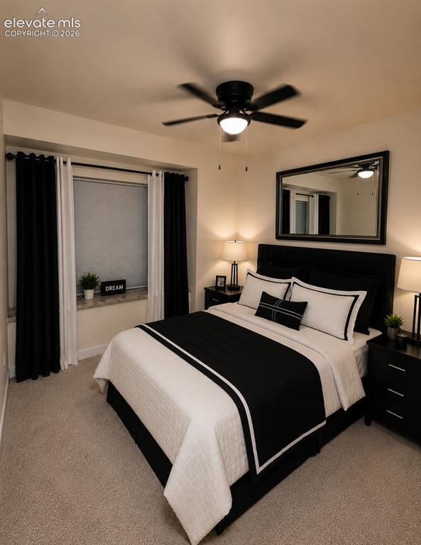 Image 7 of 10: Bedroom