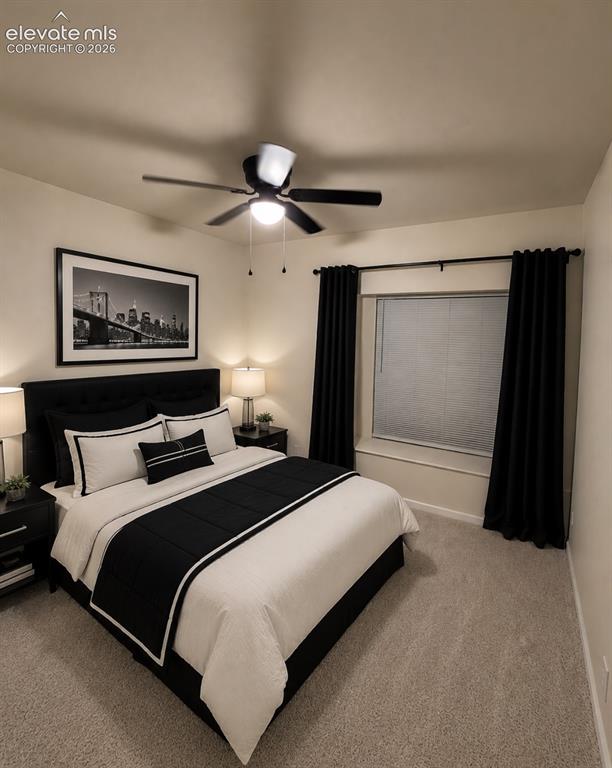 Image 8 of 10: Bedroom