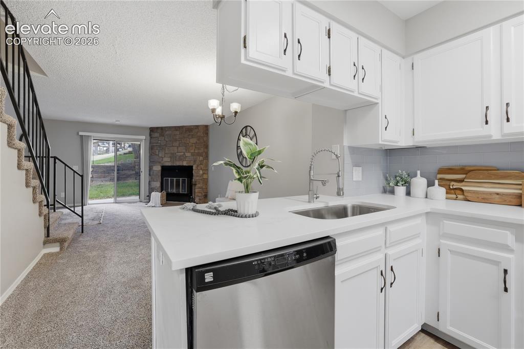 Image 10 of 34: Kitchen