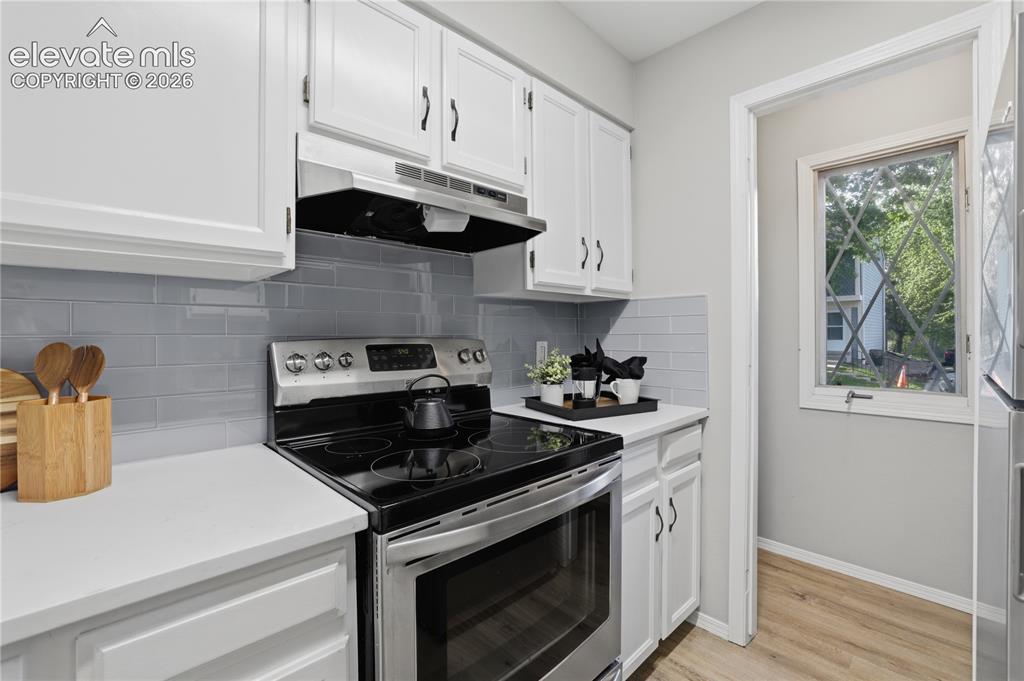 Image 13 of 34: Kitchen