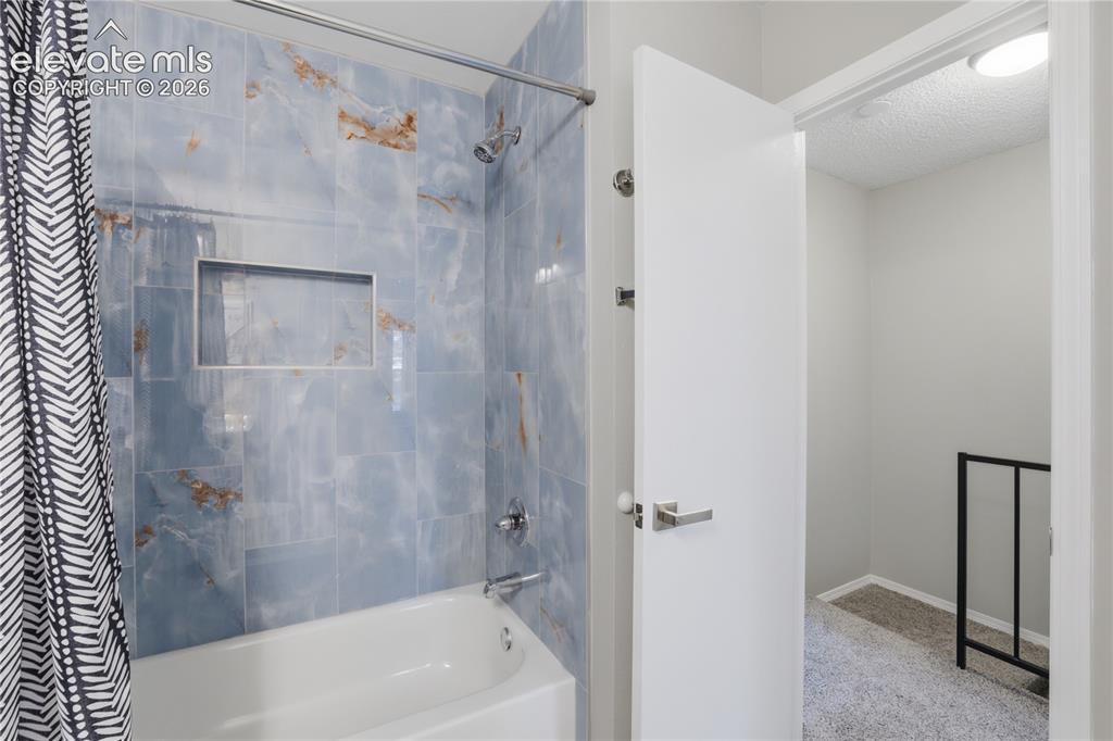 Image 18 of 34: Bathroom