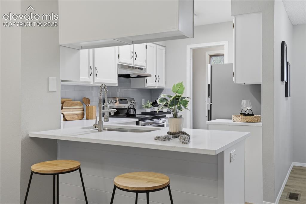 Image 6 of 34: Kitchen