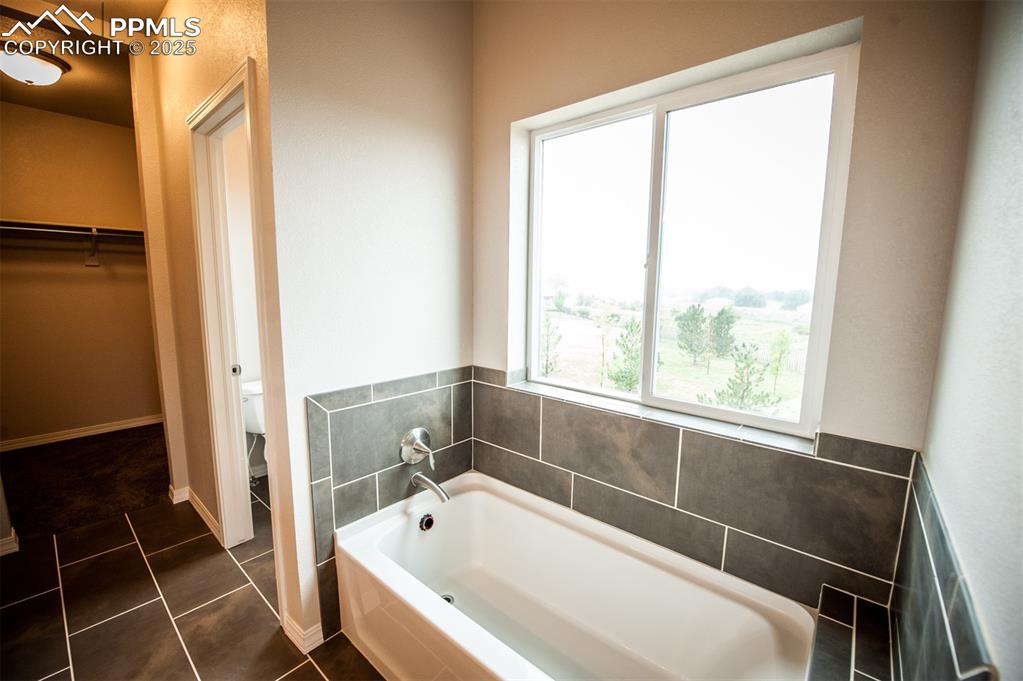 Image 13 of 29: 5-Piece primary bathroom
