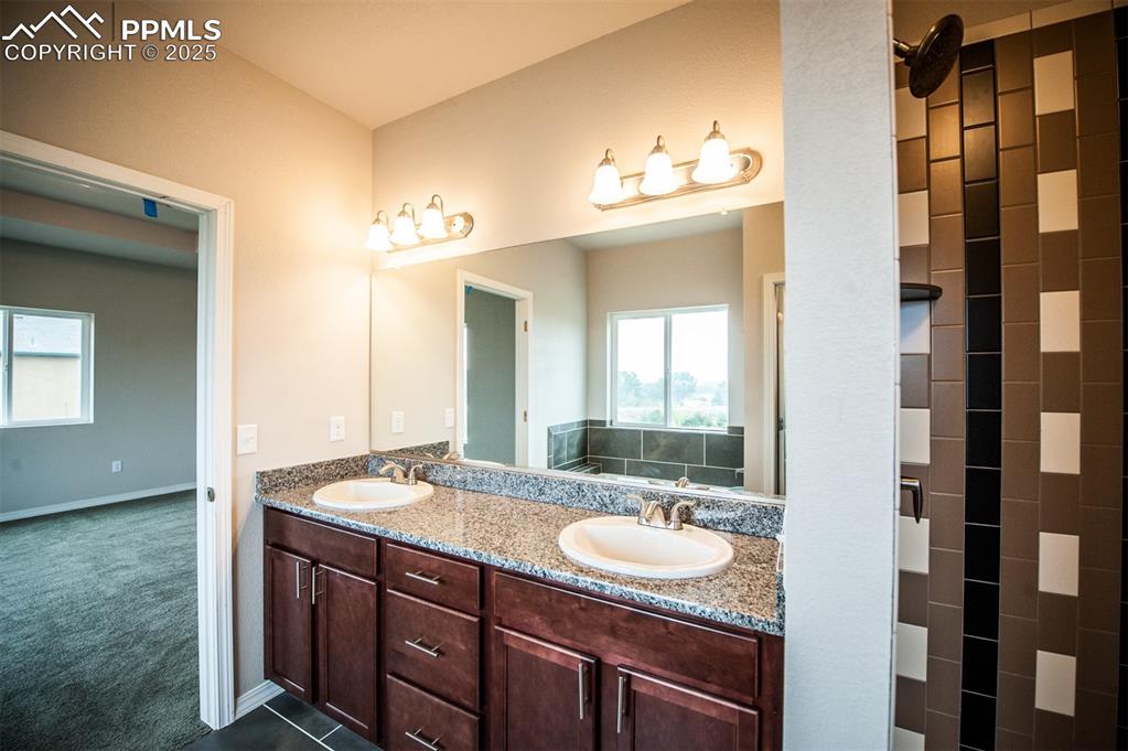 Image 14 of 29: 5-Piece primary bathroom