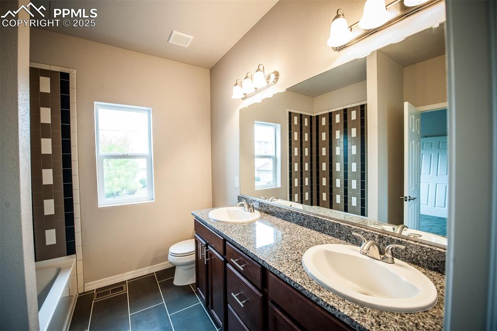 Image 18 of 29: Jack-and-Jill bathroom