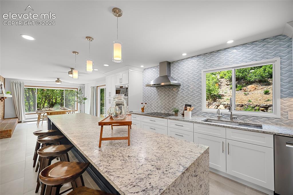 Image 10 of 41: Kitchen