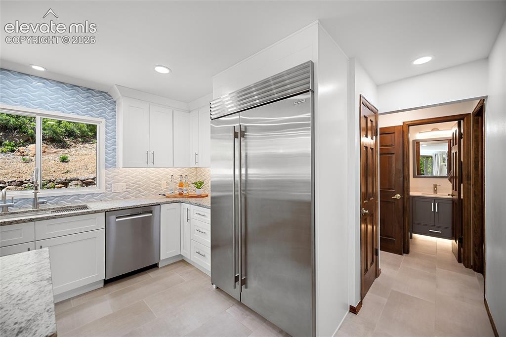 Image 11 of 41: Kitchen