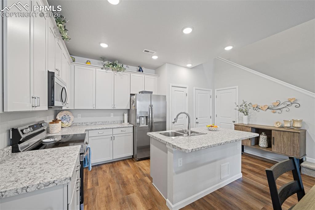 Image 10 of 34: Kitchen