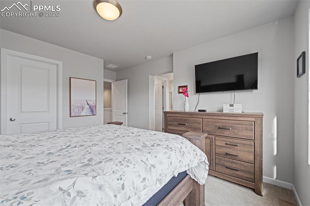 Image 16 of 34: Bedroom