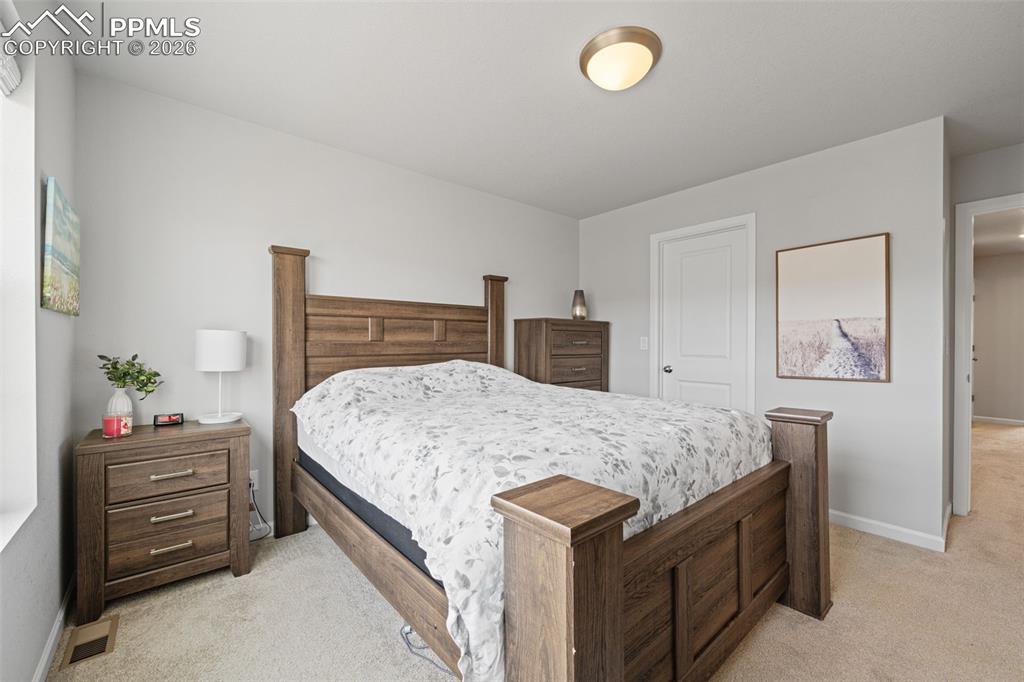 Image 17 of 34: Bedroom