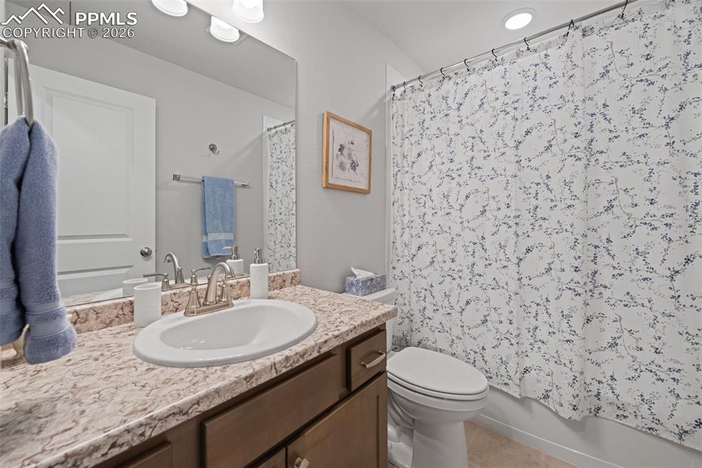 Image 26 of 34: Bathroom