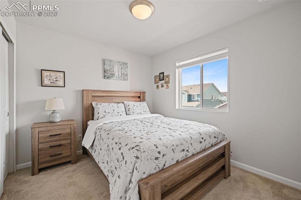 Image 27 of 34: Bedroom