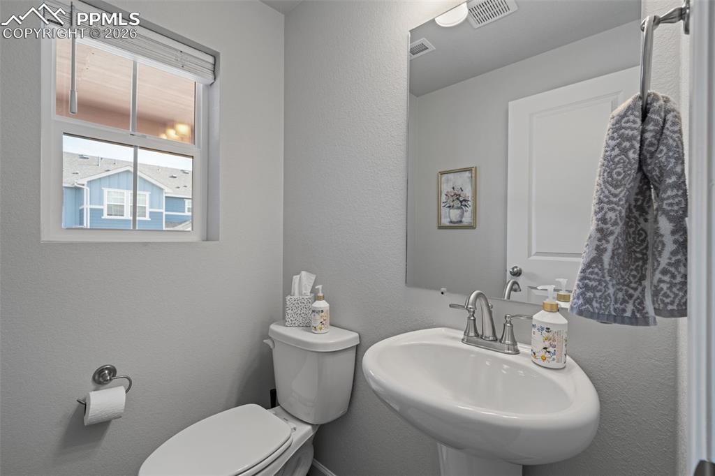 Image 6 of 34: Bathroom