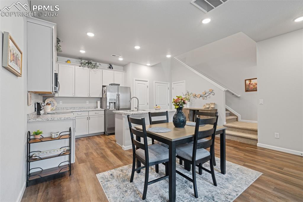 Image 8 of 34: Dining Area