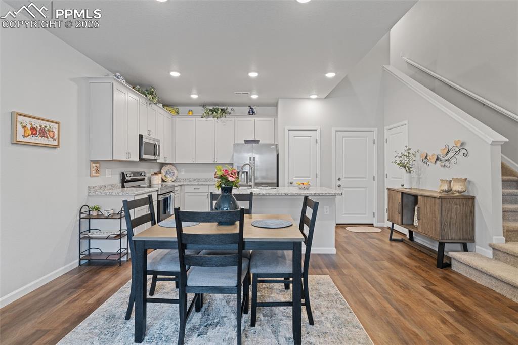 Image 9 of 34: Dining Area