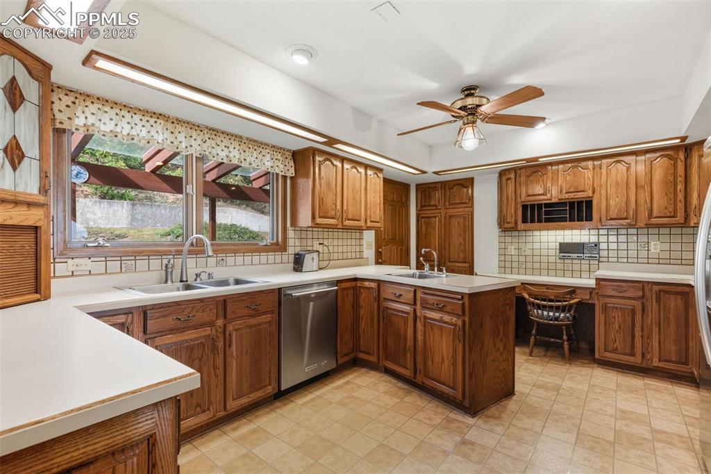 Image 16 of 48: Kitchen