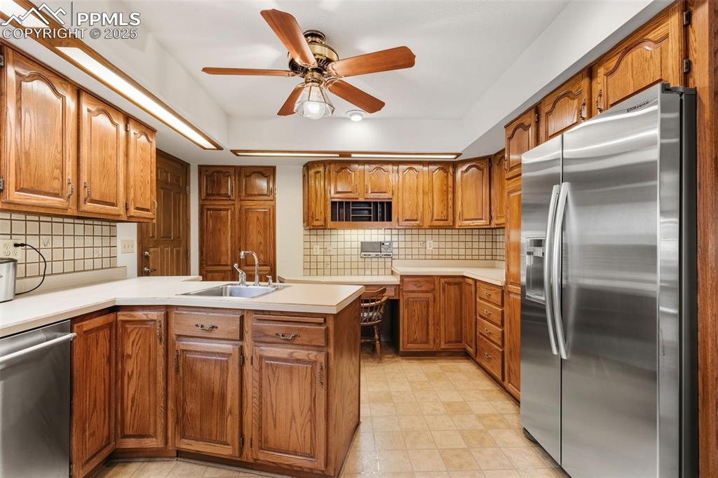 Image 17 of 48: Kitchen