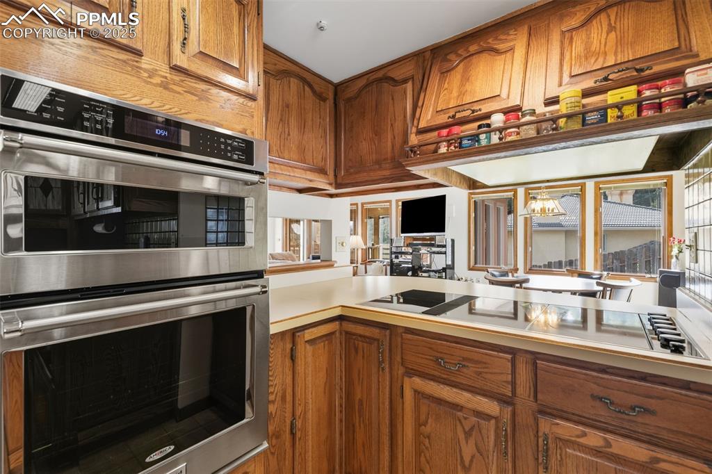 Image 18 of 48: Kitchen