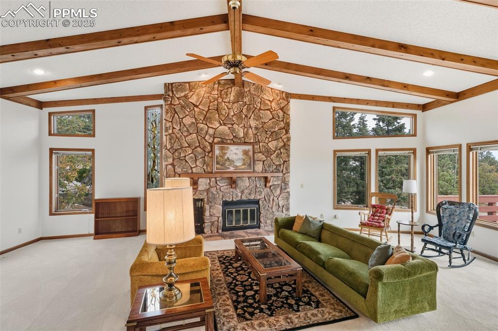 Image 19 of 48: Great Room