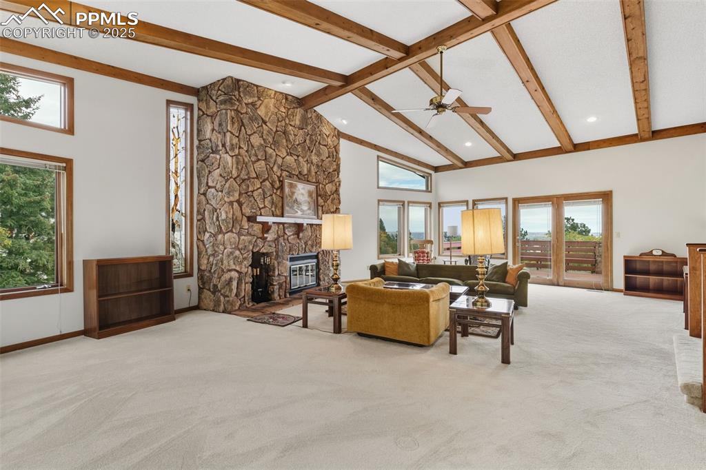 Image 21 of 48: Great Room