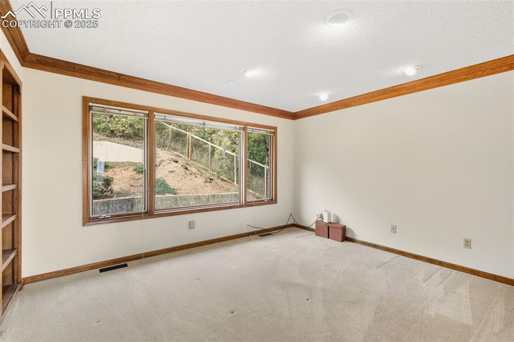 Image 25 of 48: Office