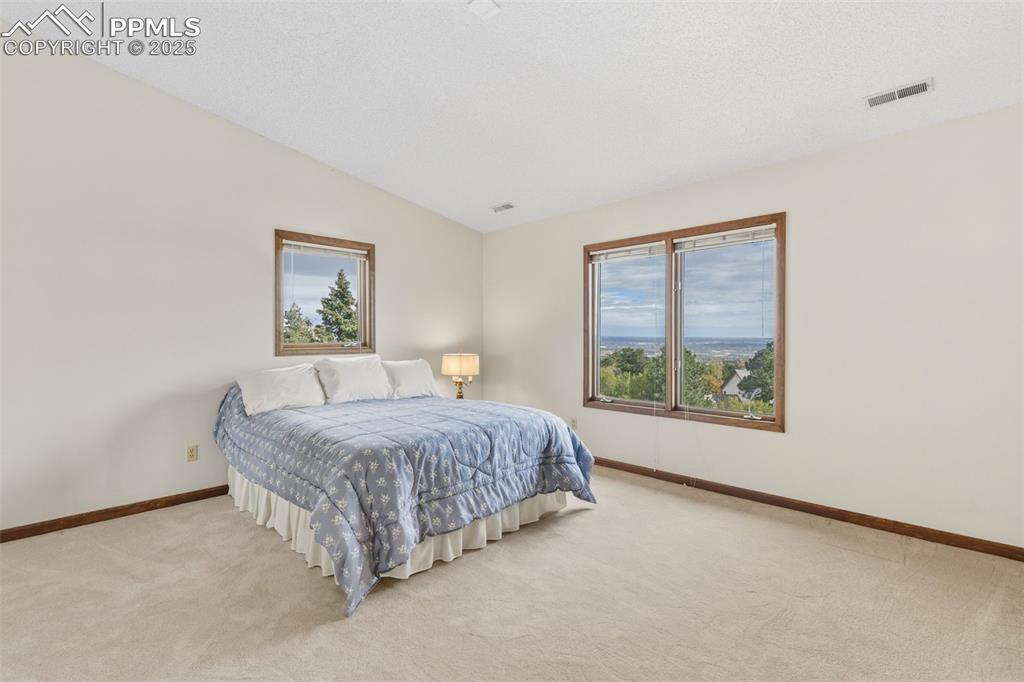 Image 34 of 48: Bedroom