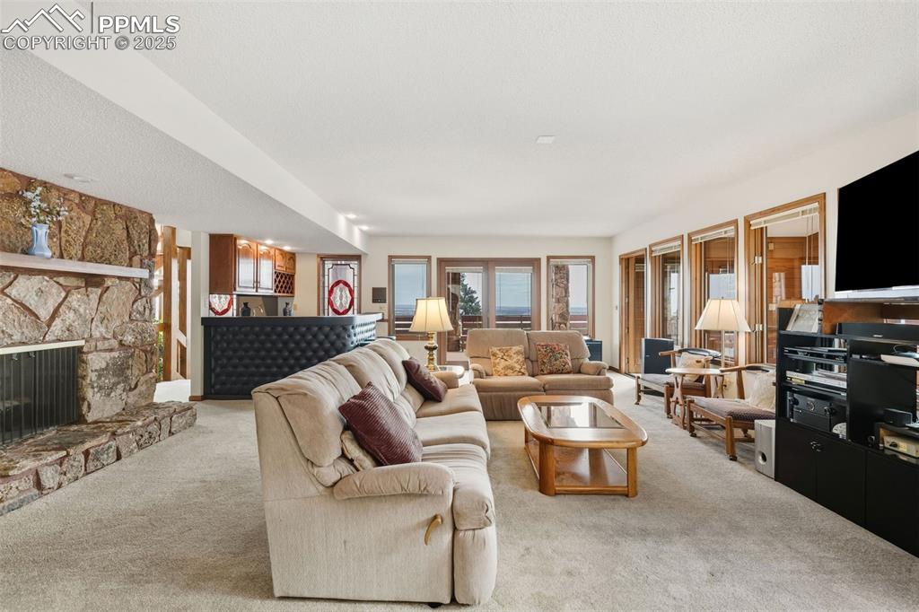 Image 38 of 48: Family Room