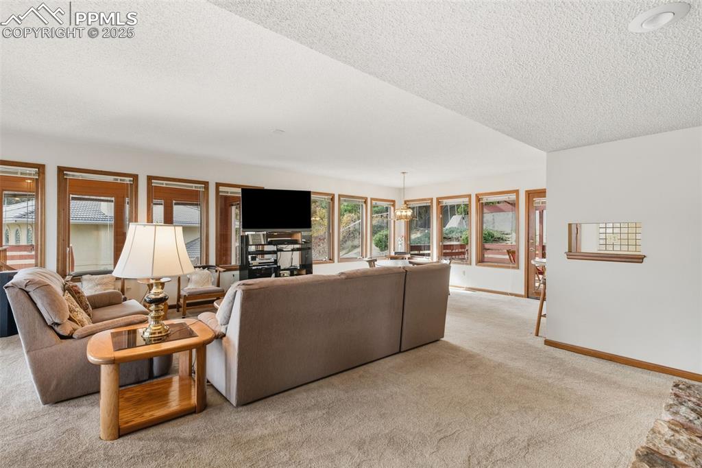 Image 39 of 48: Family Room