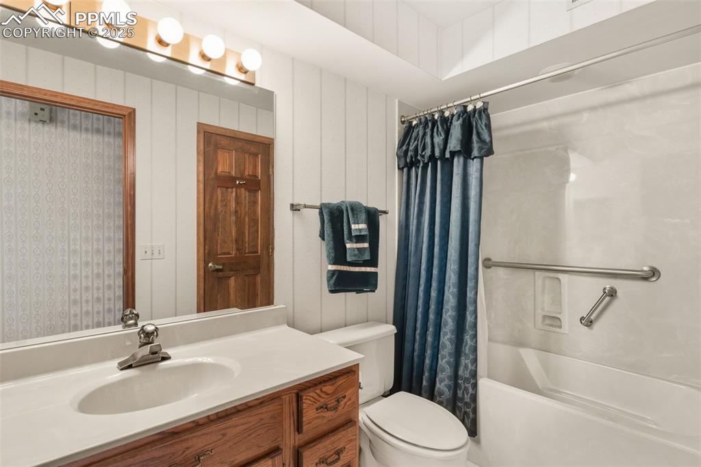 Image 47 of 48: Bathroom