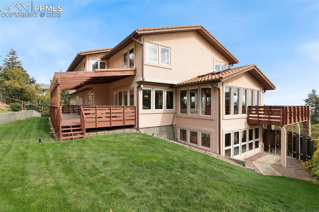 Image 48 of 48: Back of Structure