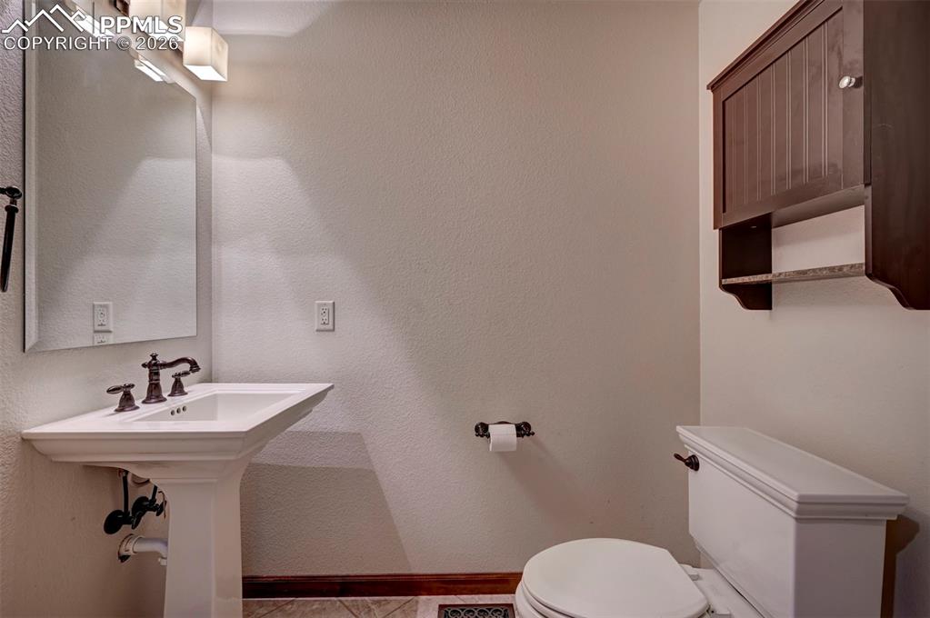 Image 30 of 50: Bathroom