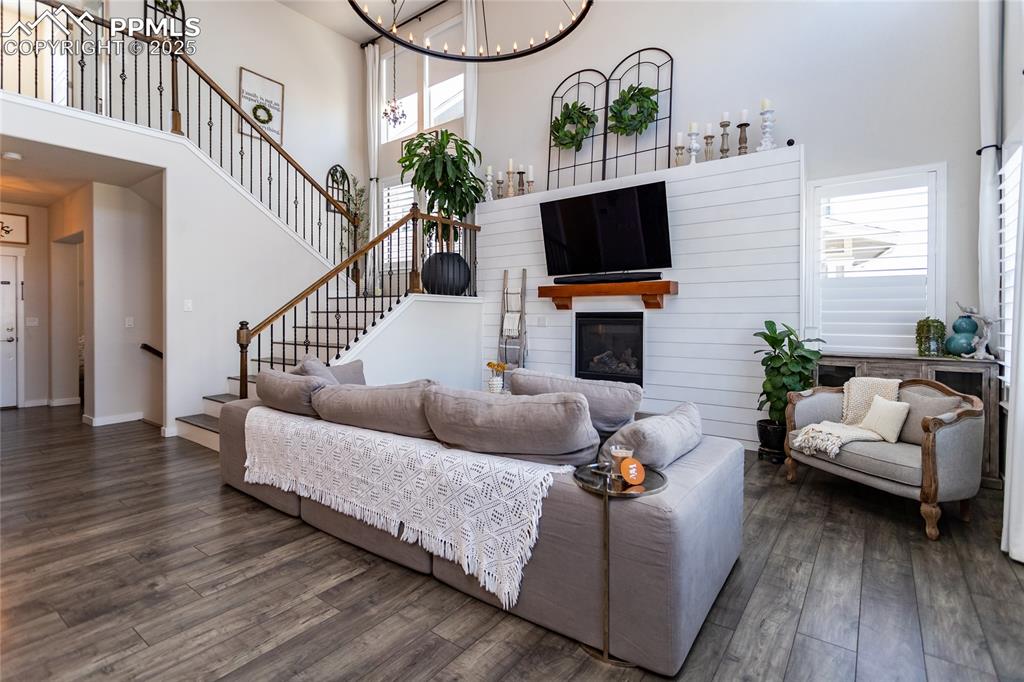 Image 12 of 50: Living Room