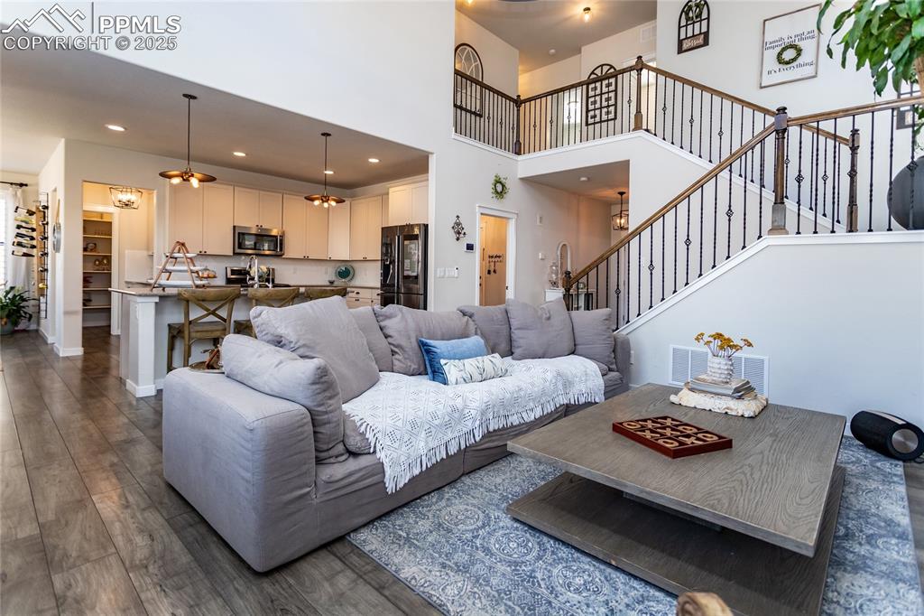 Image 16 of 50: Living Room