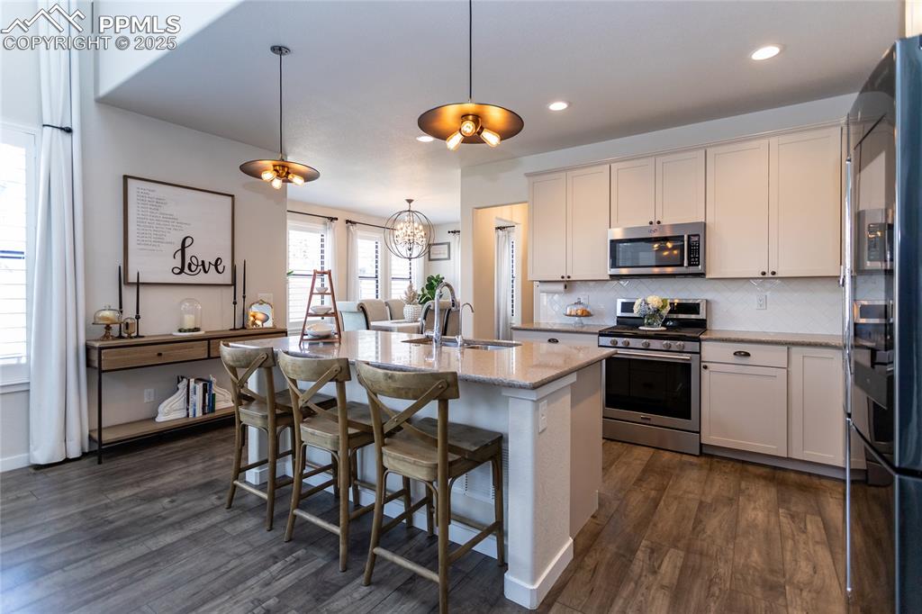 Image 17 of 50: Kitchen