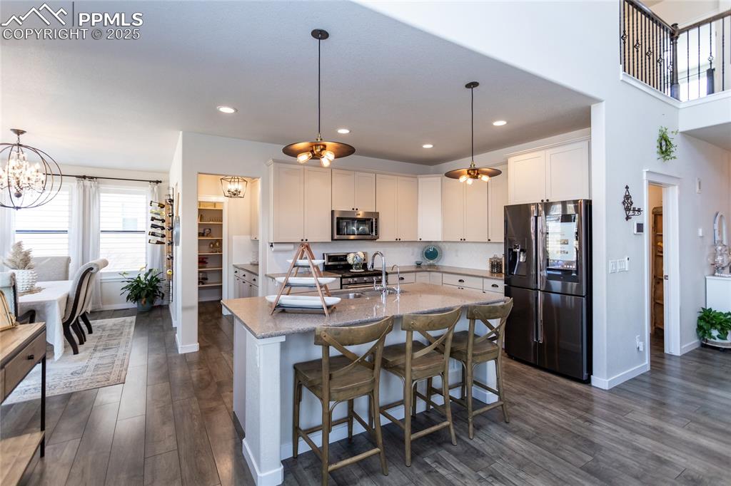 Image 18 of 50: Kitchen