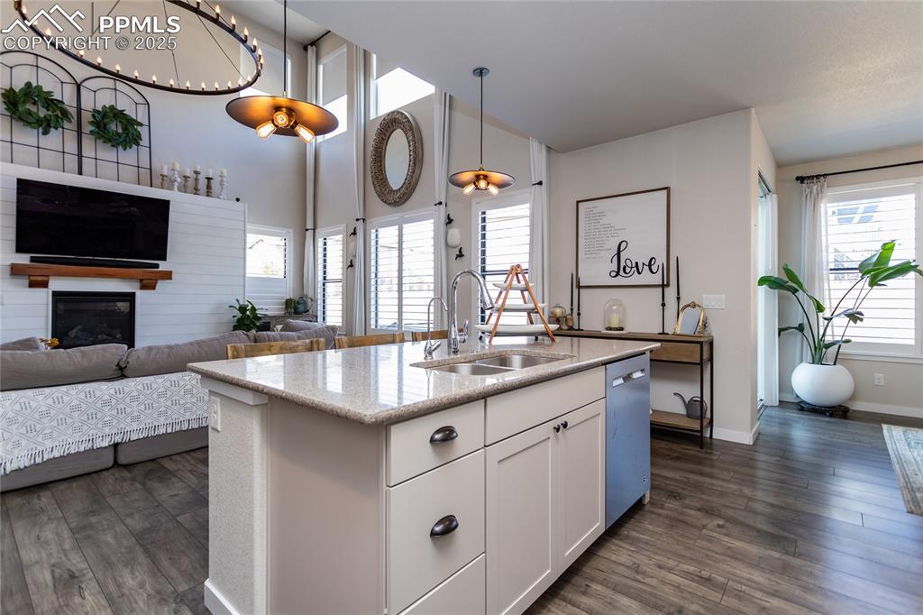 Image 19 of 50: Kitchen