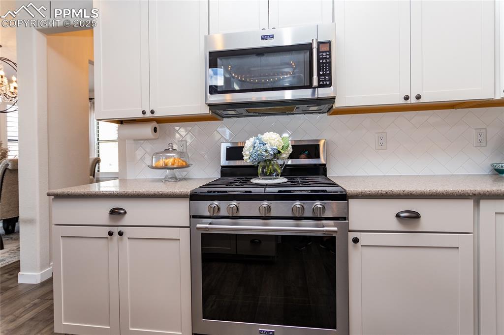 Image 20 of 50: Kitchen