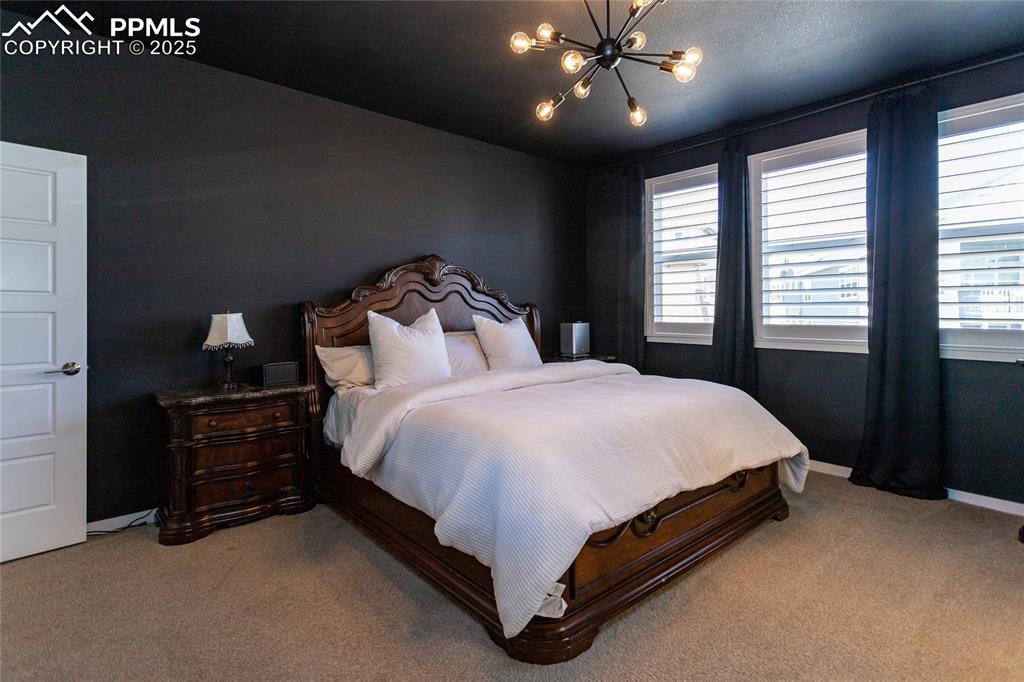 Image 26 of 50: Bedroom