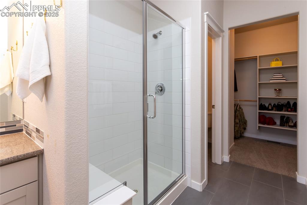 Image 30 of 50: Bathroom